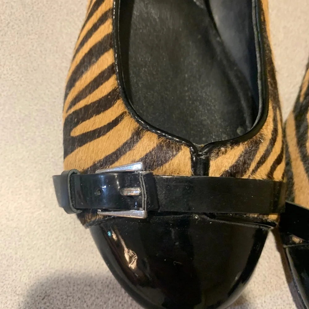 NWOB White House Black Market Black/Tan Zebra Stripe Leather Ballet Flats sz 8.5
